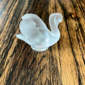 Lalique Swan Paperweight Figurine
